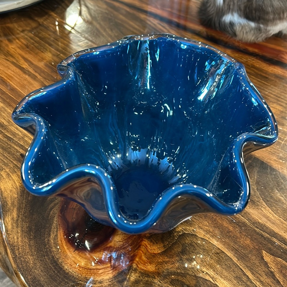 NWOT MURANO DISPLAY BOWL